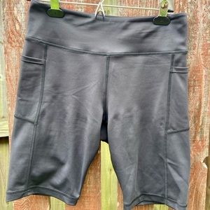 Zyia Black Light n Tight Pocket Hustle Shorts 8”
